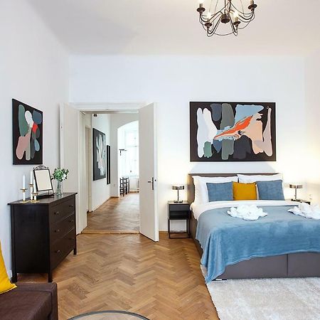 5Br 2Bath Family Apt 5Mins To Wenceslas Square براغ المظهر الخارجي الصورة