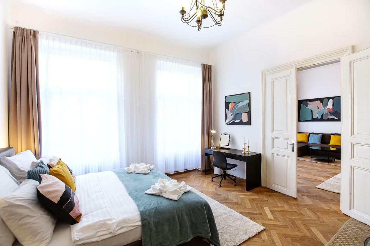 5Br 2Bath Family Apt 5Mins To Wenceslas Square براغ المظهر الخارجي الصورة